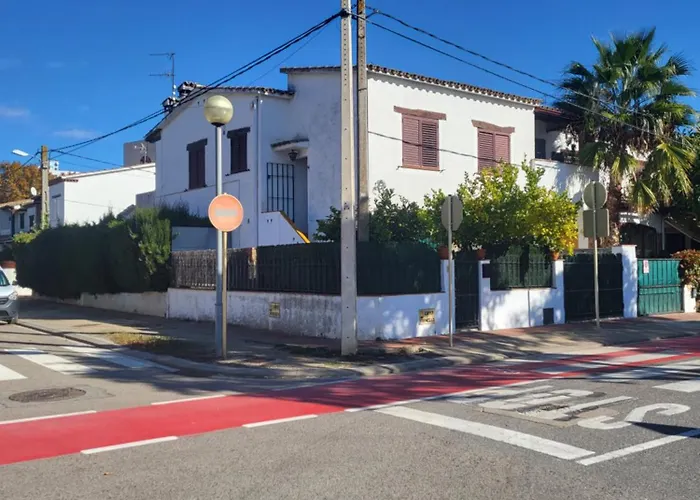 Casa con 2 plantas, barbacoa, chill out, piscina y jardin