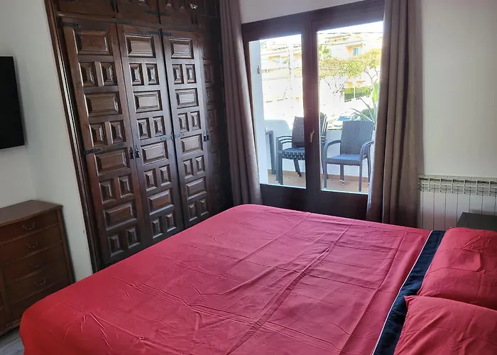 Casa con 2 plantas, barbacoa, chill out, piscina y jardin